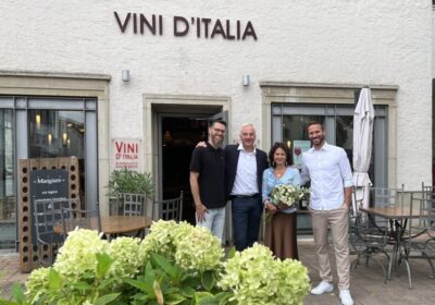 von links: Drisel Molla (Da Molla), Carsten van de Loo (WMG-Geschäftsführer), Eleonora Marrone (Vini d’Italia) und Florian Martin (WMG-Citymanager) freuen sich über die erfolgreiche Unternehmensnachfolge für das Vini d’Italia