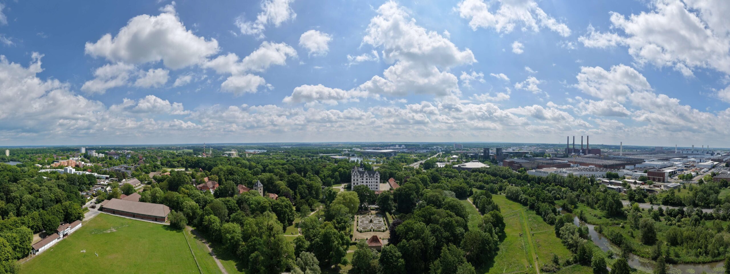 _ Die WMG unterstützt die Entwicklung der Stadt Wolfsburg. Als Tochter der Stadt setzen wir unsere Kompetenzen in den Bereichen Wirtschaftsförderung, Stadtmarketing & Tourismus gezielt ein, um vor Ort neue Perspektiven für Wolfsburg zu schaffen.